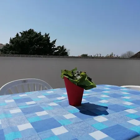 In With Balcony, Air Conditioning, Wifi, Washing Machine 4982-9 Apartamento Funtana