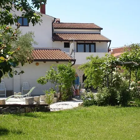 Apartamento In With Balcony, Air Conditioning, Wifi, Washing Machine 4982-9 Funtana