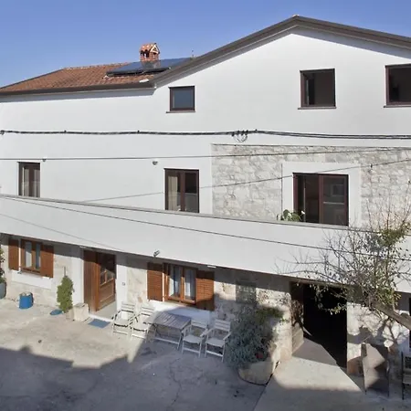 In With Balcony, Air Conditioning, Wifi, Washing Machine 4982-9 Apartamento Funtana